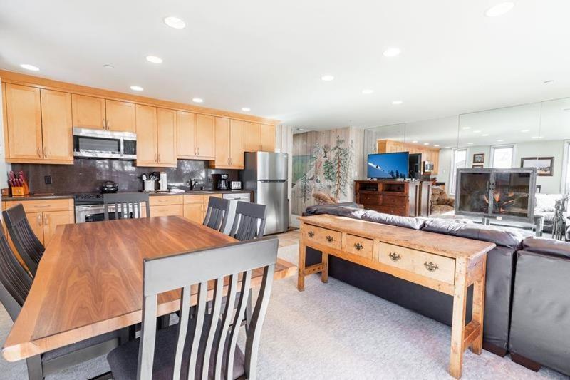 Village Center Condos Vail Room photo