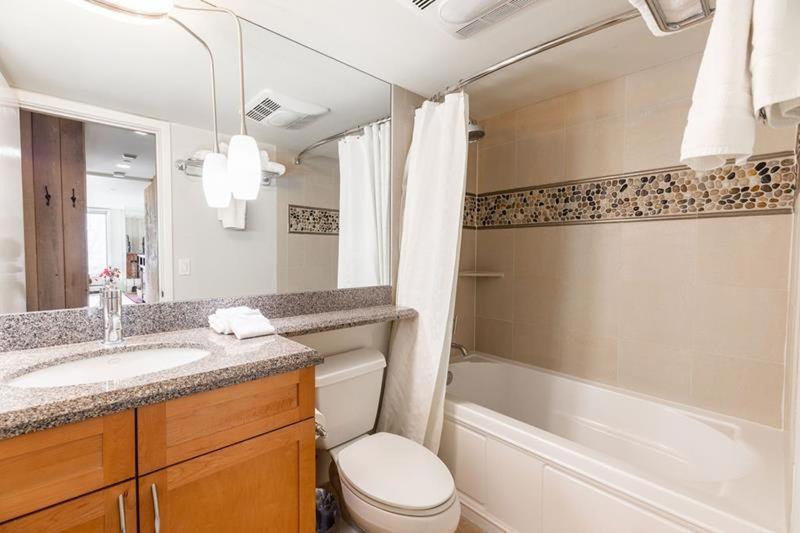 Village Center Condos Vail Room photo